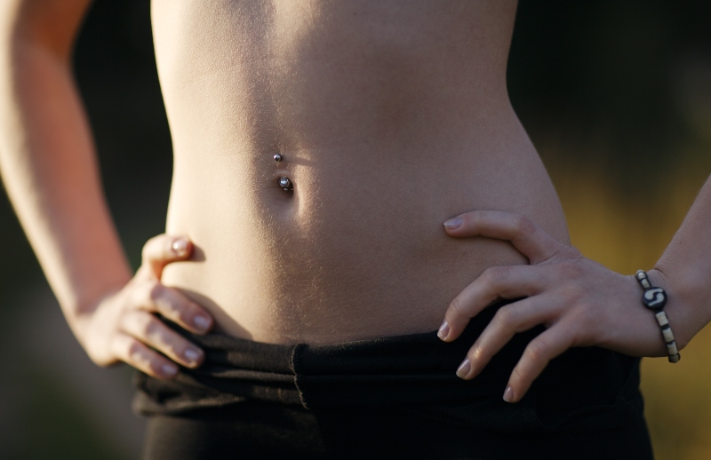 como eliminar el exceso de piel en el abdomen